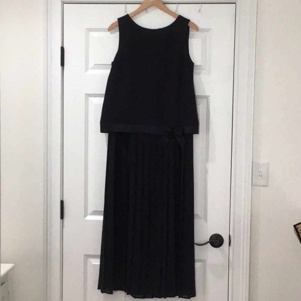 Talbots- women’s navy sleeveless, pleated skirt dress.
